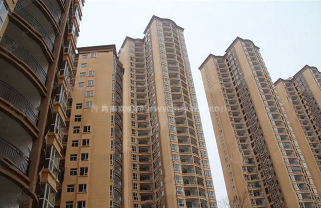 云南佳泽有限公司礼献城市的一大杰作,项目位于石林县城,项目紧邻巴江