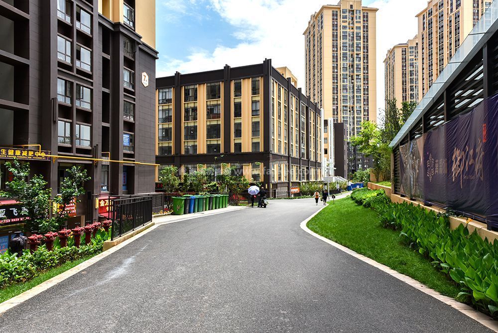 昆明万彩城有住宅和公寓在售,均价15000-16000元/㎡