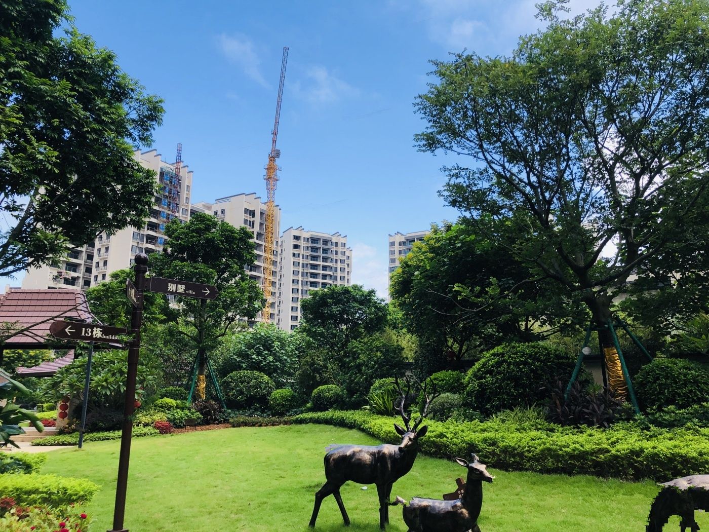 海伦堡御园由19栋小高层构成,产品涵盖住宅,别墅,商铺-新房动态-楼盘